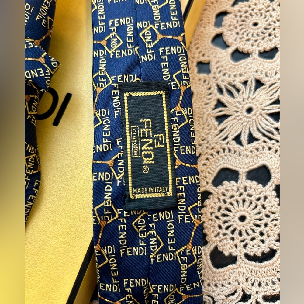 Fendi Elegant Navy and Gold Patterned Tie with box - Picture 4 of 8